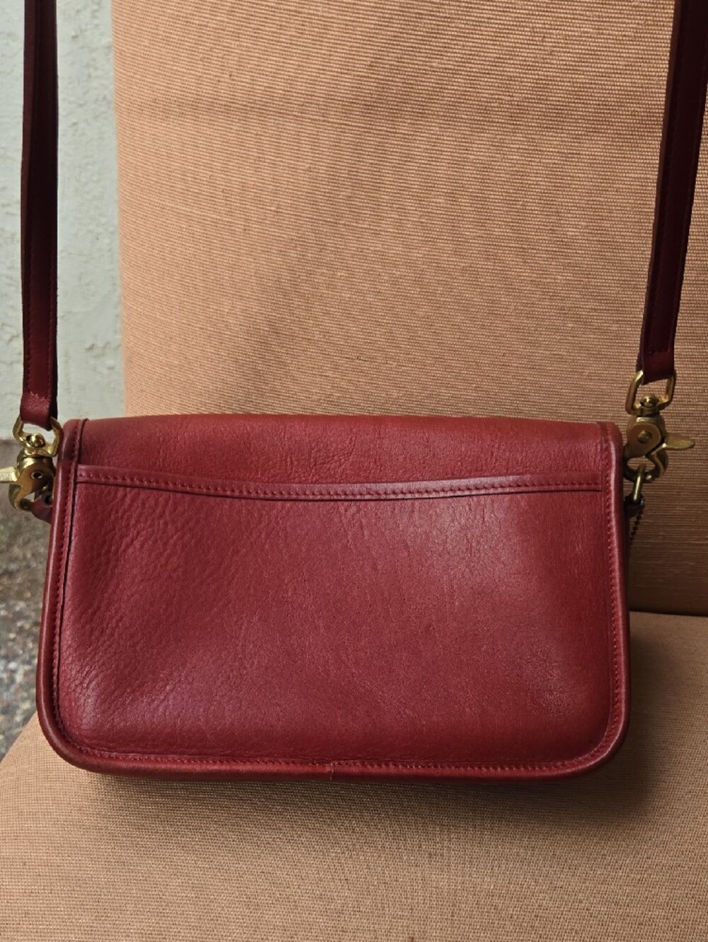 Vintage Coach Crossbody Pocket Purse (Style No. 9755) - Picture 7 of 8